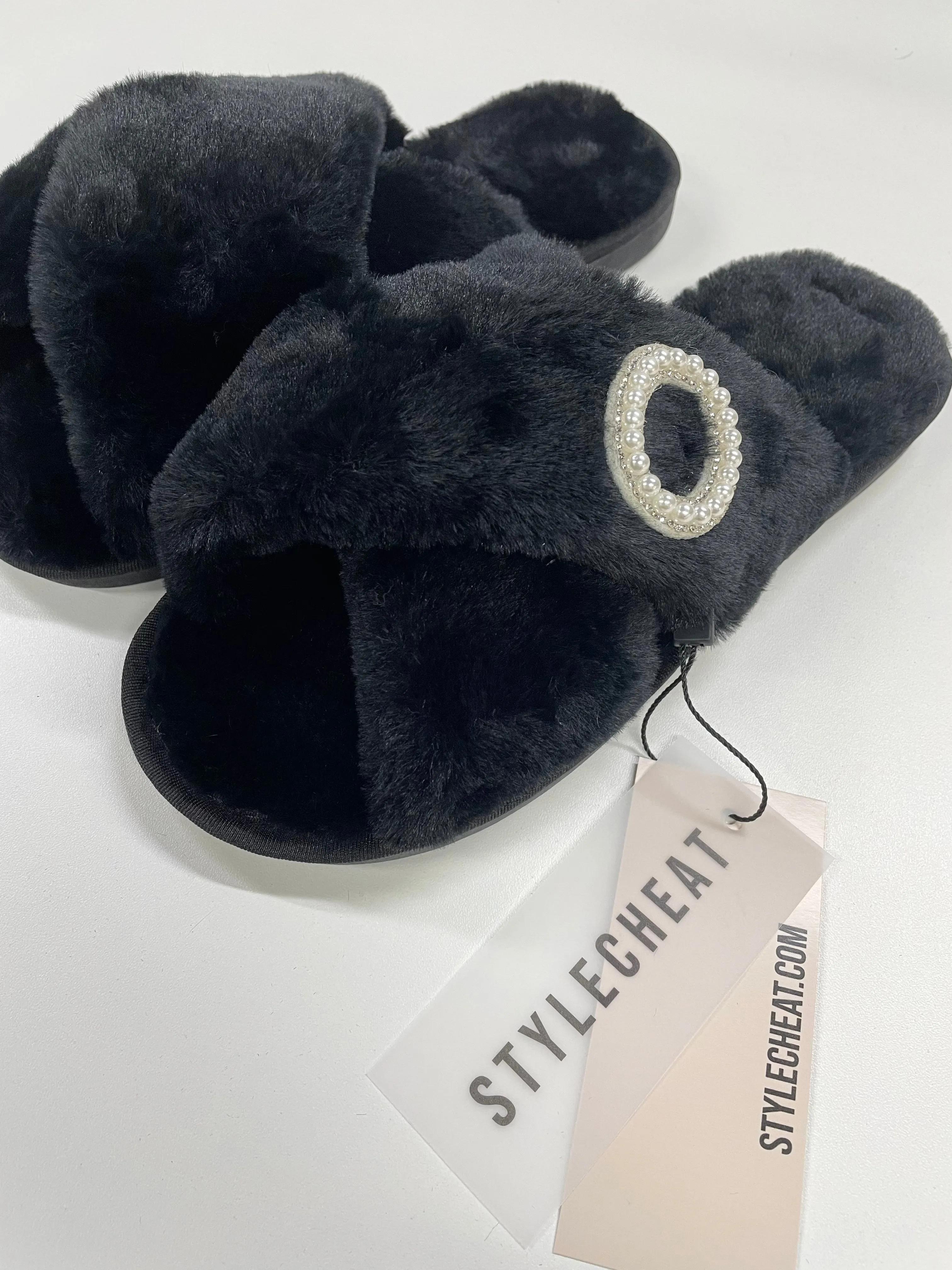 Fluffy Crossover Mule Slipper / Black